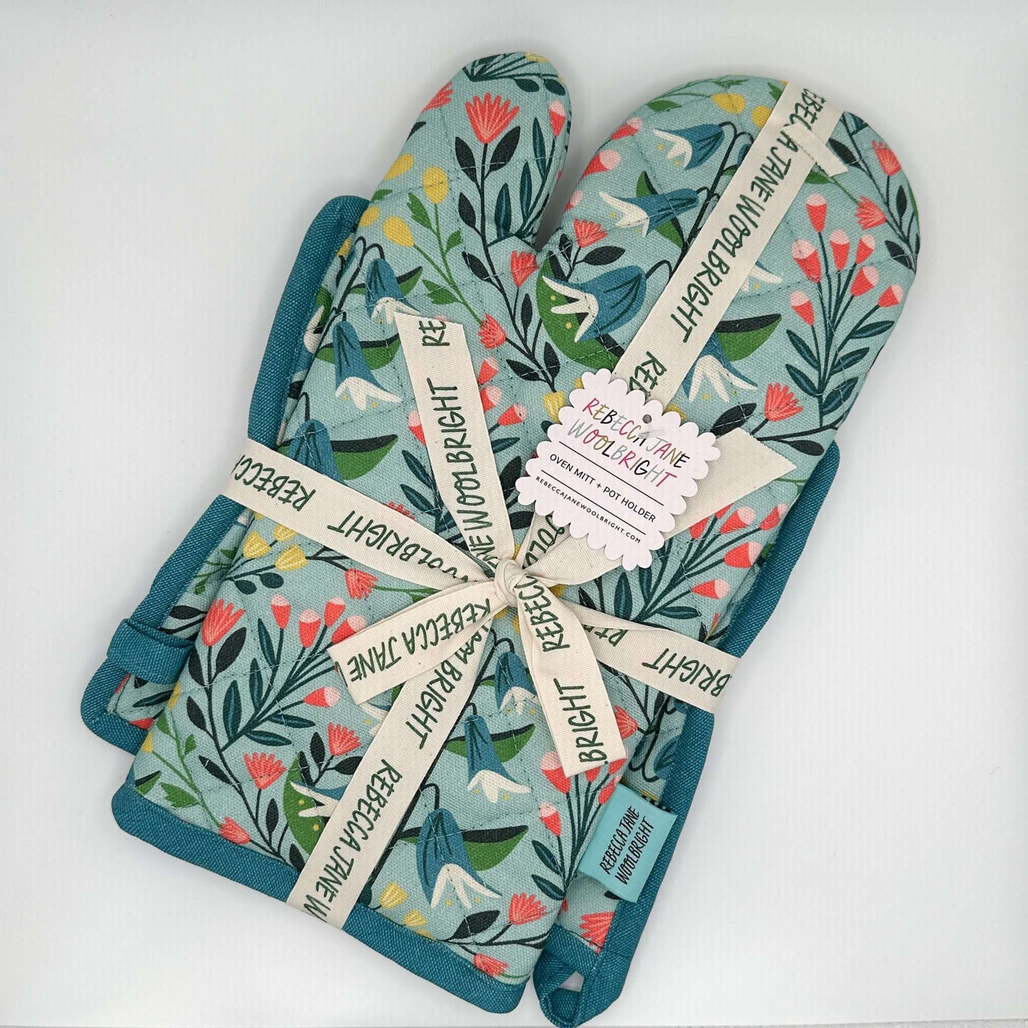 Eloise Oven Mitt + Pot Holder Set