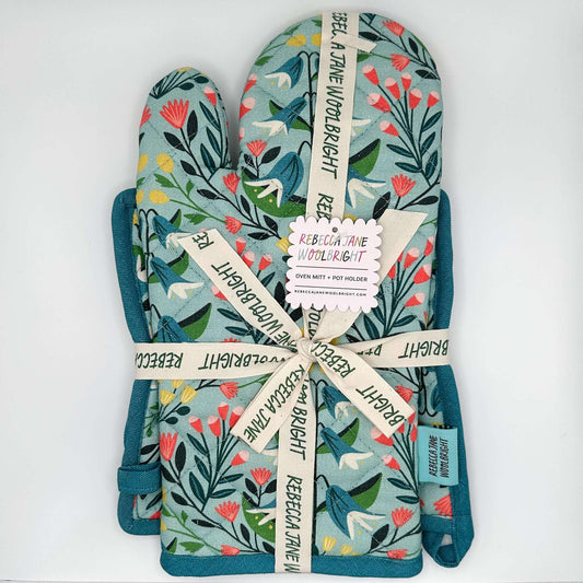 floral oven mitt set with rebecca jane woolbright ribbon and tag